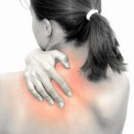 首の痛みと姿勢の関連性とは？
